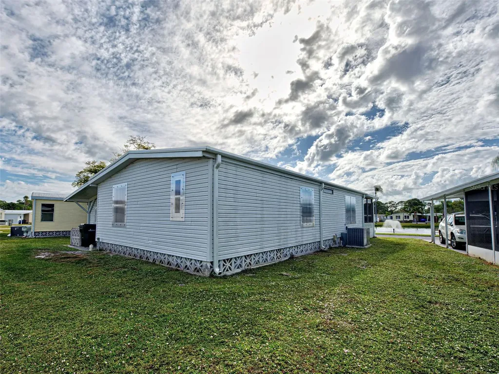 16 N Botany Bay Circle Englewood FL 34223