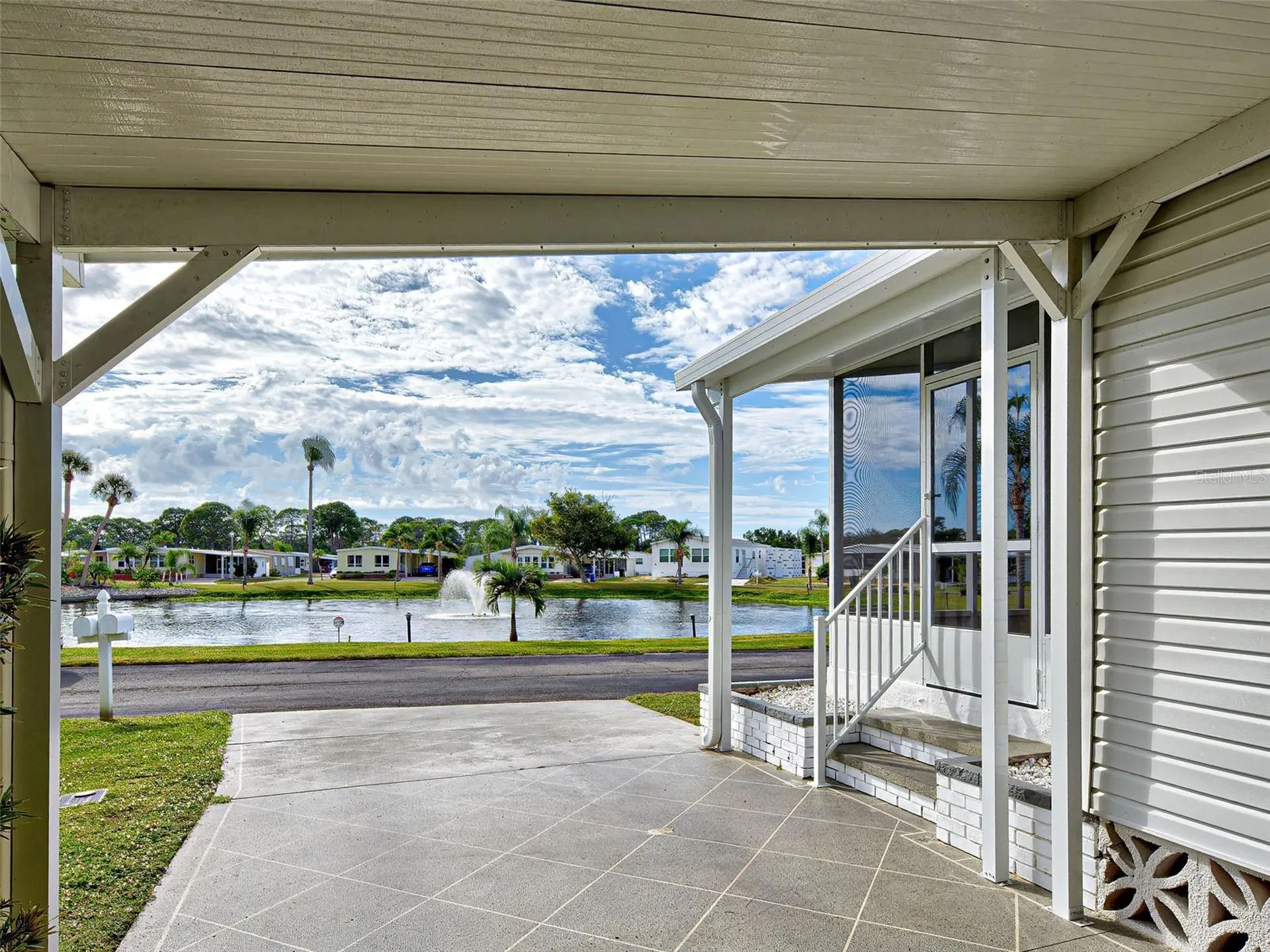 16 N Botany Bay Circle Englewood FL 34223