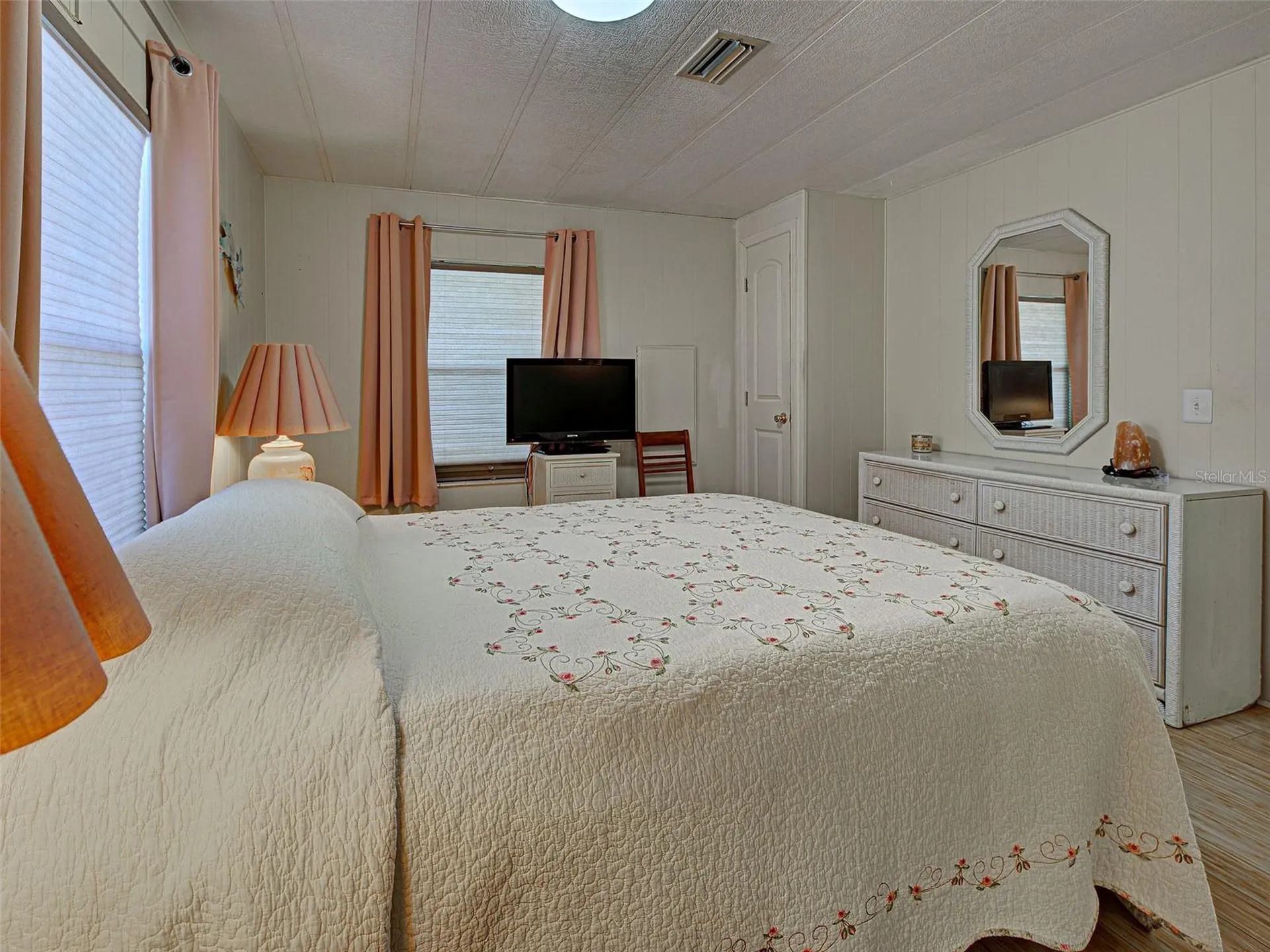 16 N Botany Bay Circle Englewood FL 34223