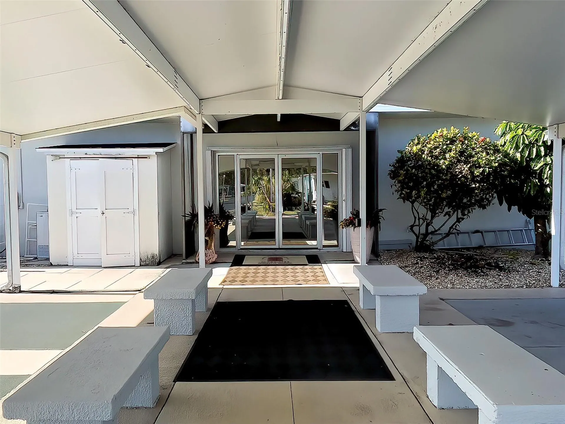 16 N Botany Bay Circle Englewood FL 34223