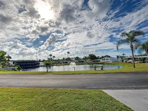 16 N Botany Bay Circle Englewood FL 34223
