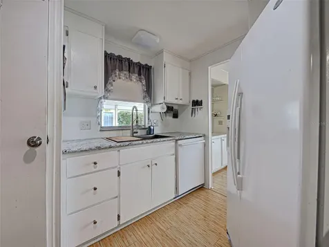 16 N Botany Bay Circle Englewood FL 34223