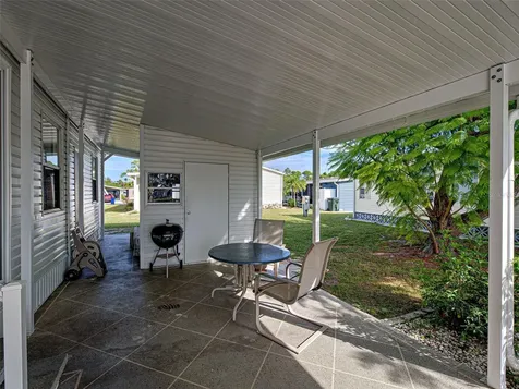 16 N Botany Bay Circle Englewood FL 34223