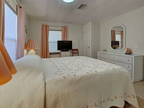 16 N Botany Bay Circle Englewood FL 34223