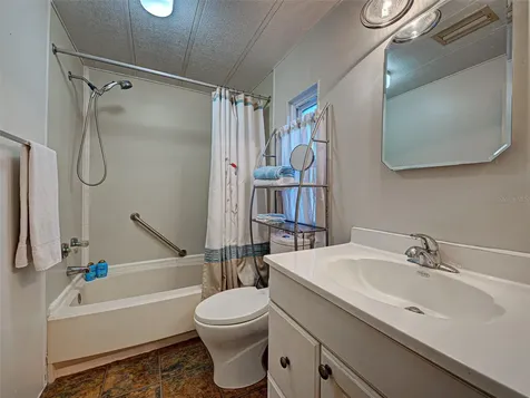 16 N Botany Bay Circle Englewood FL 34223