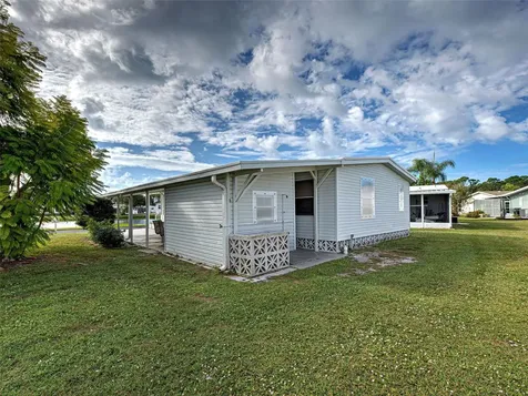 16 N Botany Bay Circle Englewood FL 34223