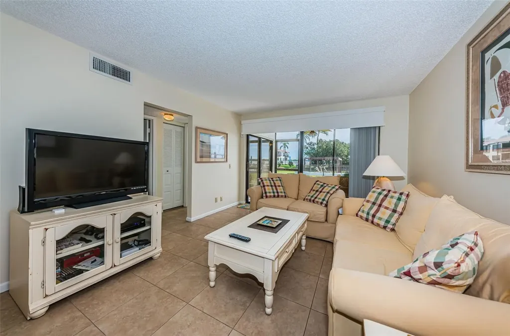 6287 Bahia Del Mar Circle St Petersburg FL 33715