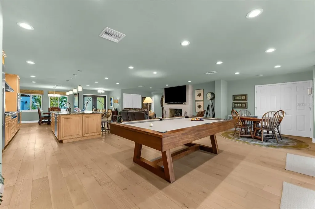 4817 Ocean Boulevard Sarasota FL 34242
