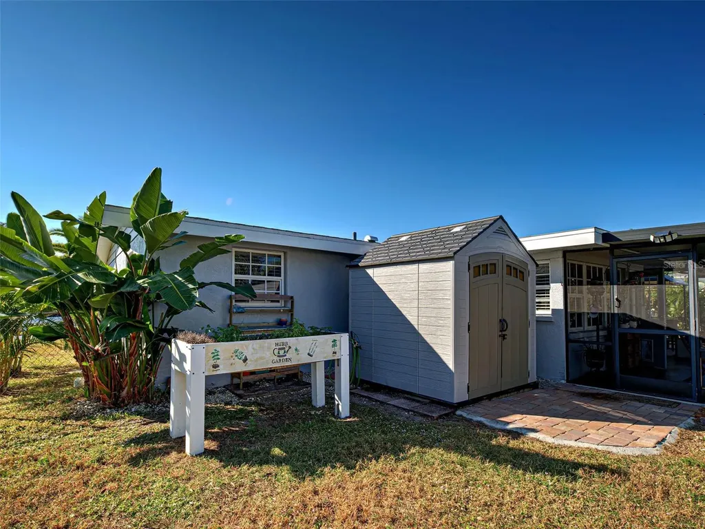 42 E Wentworth Street Englewood FL 34223