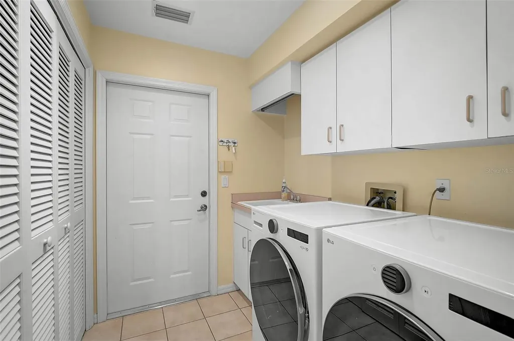 7570 Links Court Sarasota FL 34243