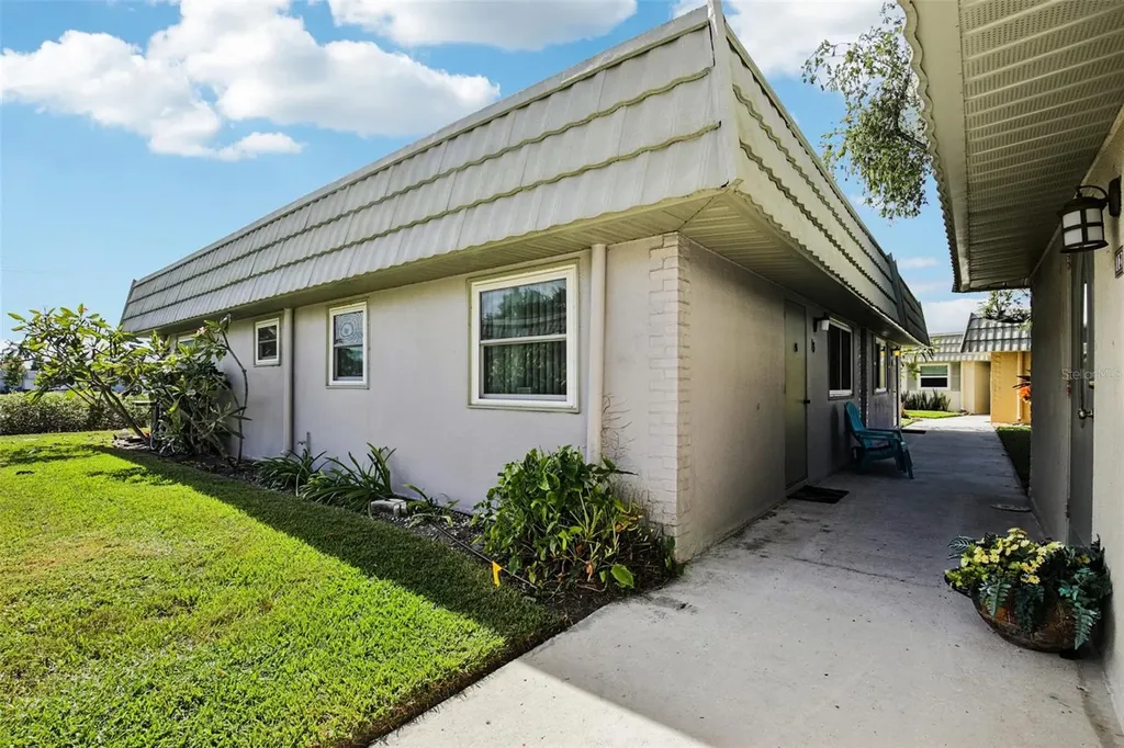 201 Kings Boulevard Sun City Center FL 33573