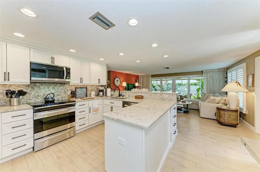 136 Crescent Drive Anna Maria FL 34216