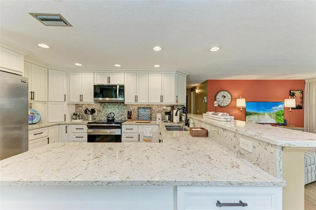 136 Crescent Drive Anna Maria FL 34216