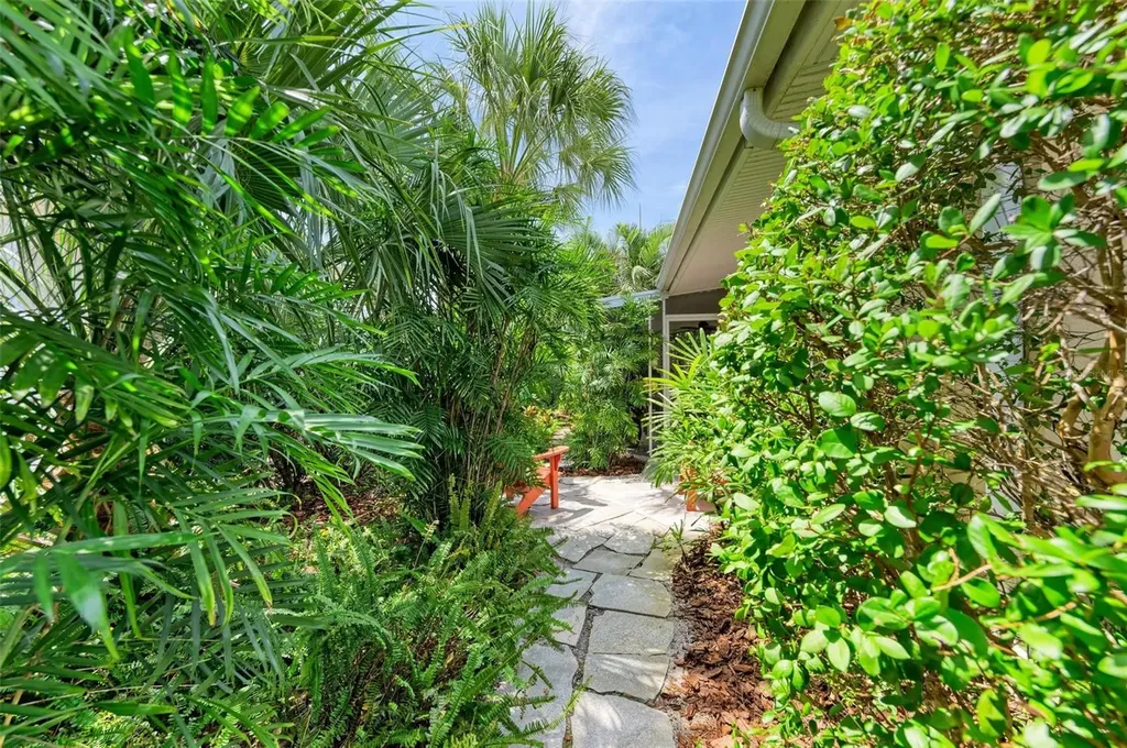 136 Crescent Drive Anna Maria FL 34216