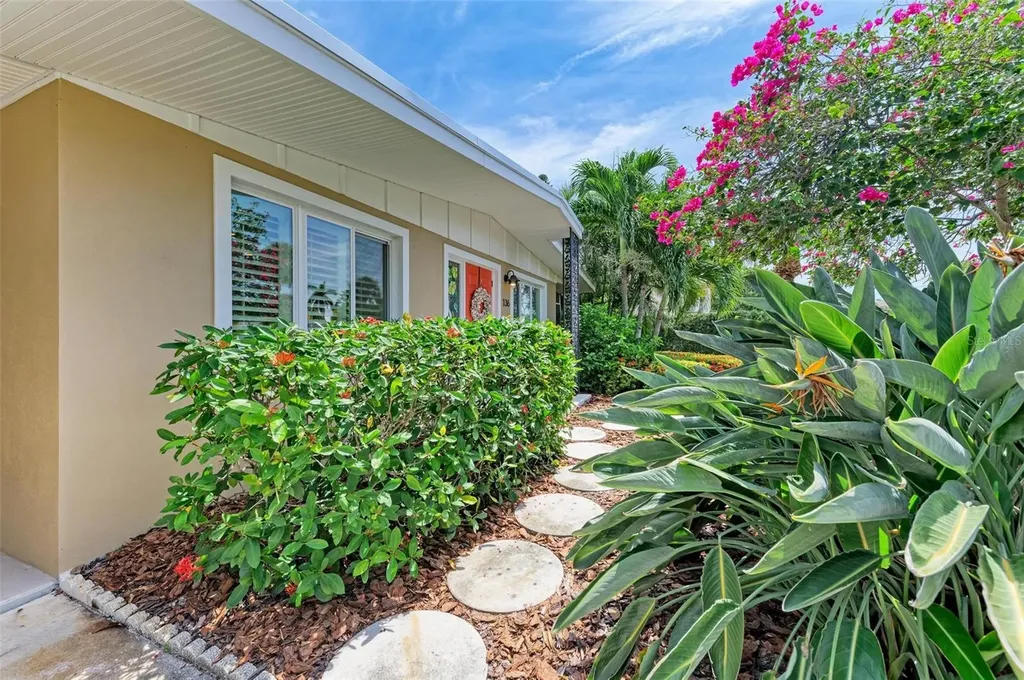 136 Crescent Drive Anna Maria FL 34216