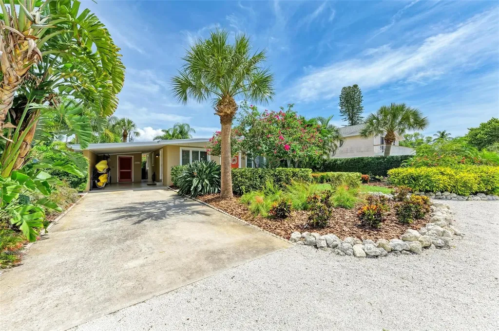 136 Crescent Drive Anna Maria FL 34216