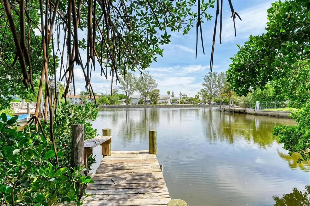 136 Crescent Drive Anna Maria FL 34216