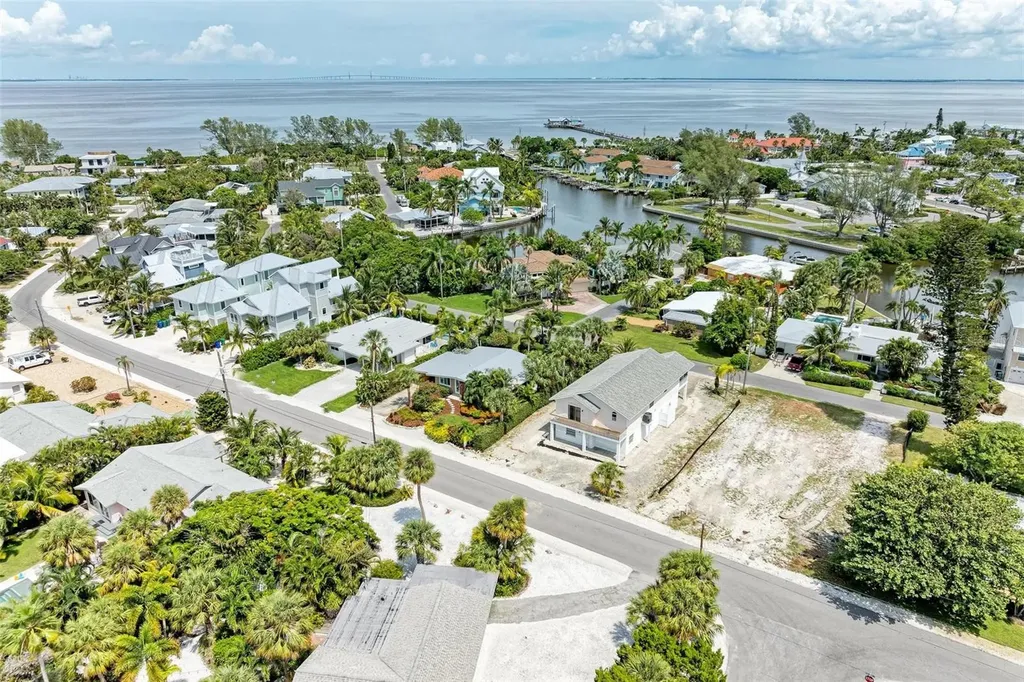 136 Crescent Drive Anna Maria FL 34216