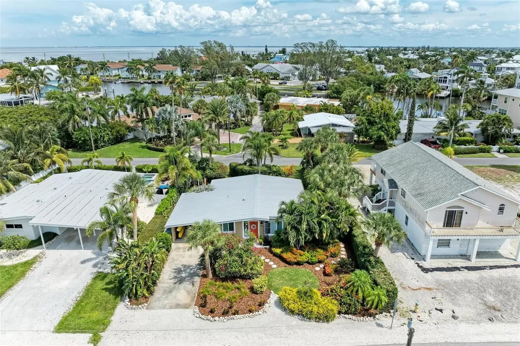 136 Crescent Drive Anna Maria FL 34216