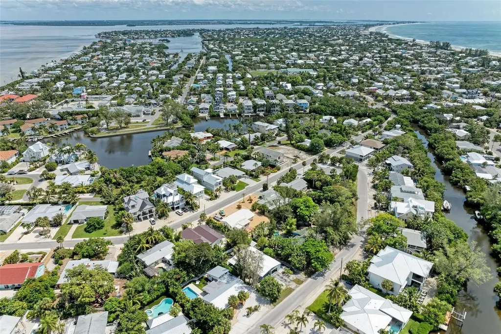 136 Crescent Drive Anna Maria FL 34216