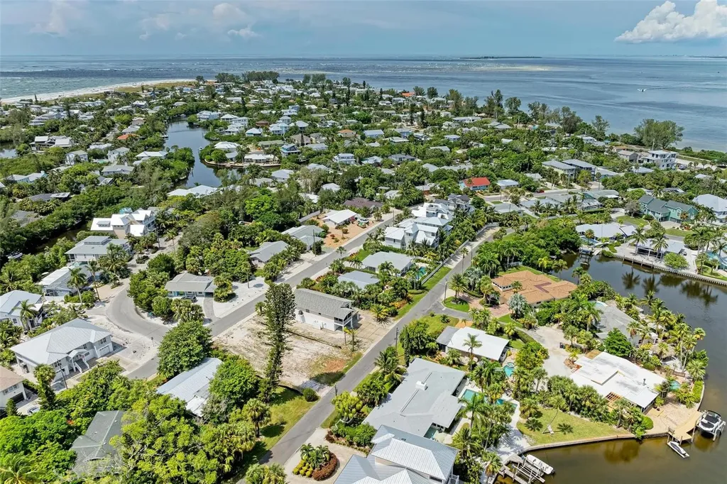 136 Crescent Drive Anna Maria FL 34216