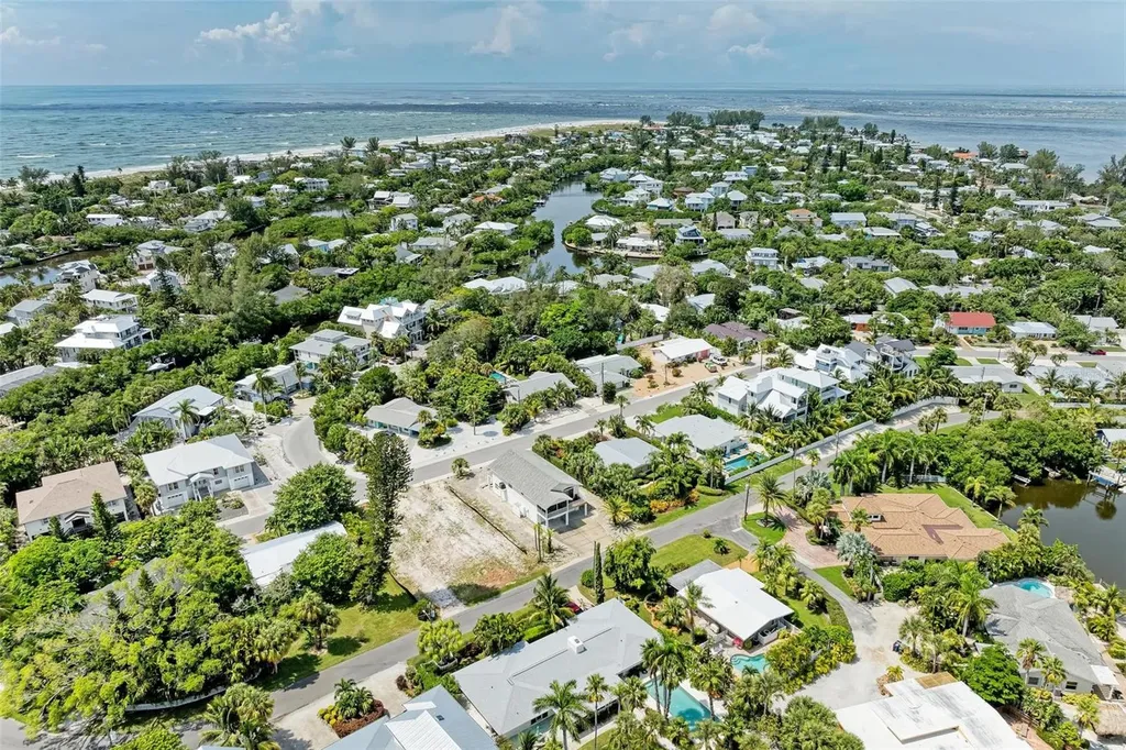 136 Crescent Drive Anna Maria FL 34216