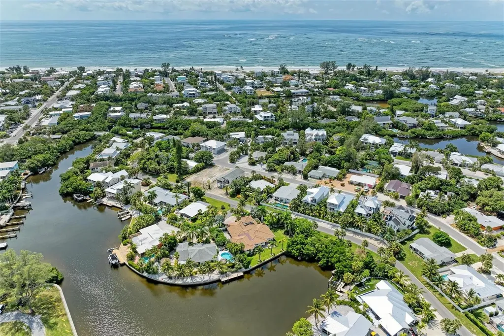 136 Crescent Drive Anna Maria FL 34216