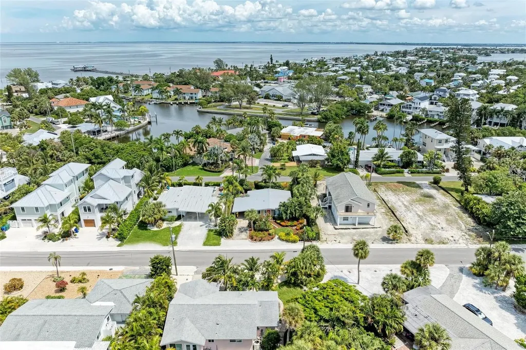 136 Crescent Drive Anna Maria FL 34216