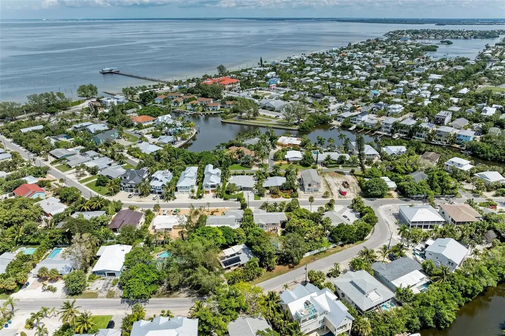 136 Crescent Drive Anna Maria FL 34216