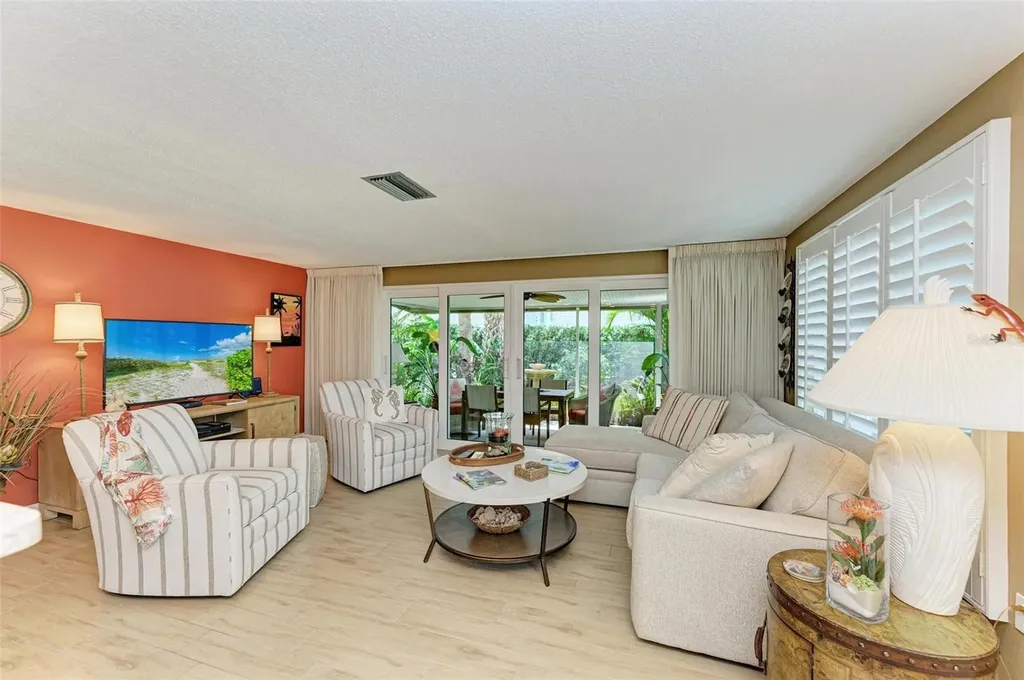 136 Crescent Drive Anna Maria FL 34216