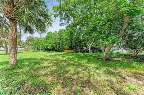136 Crescent Drive Anna Maria FL 34216