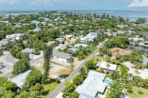 136 Crescent Drive Anna Maria FL 34216