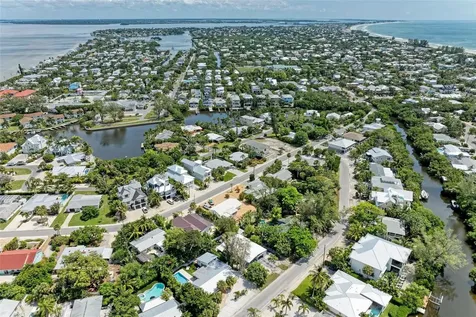 136 Crescent Drive Anna Maria FL 34216