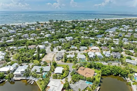 136 Crescent Drive Anna Maria FL 34216