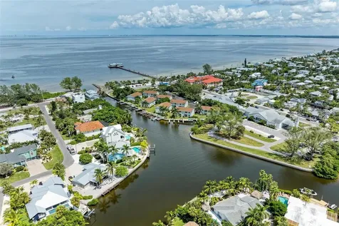136 Crescent Drive Anna Maria FL 34216