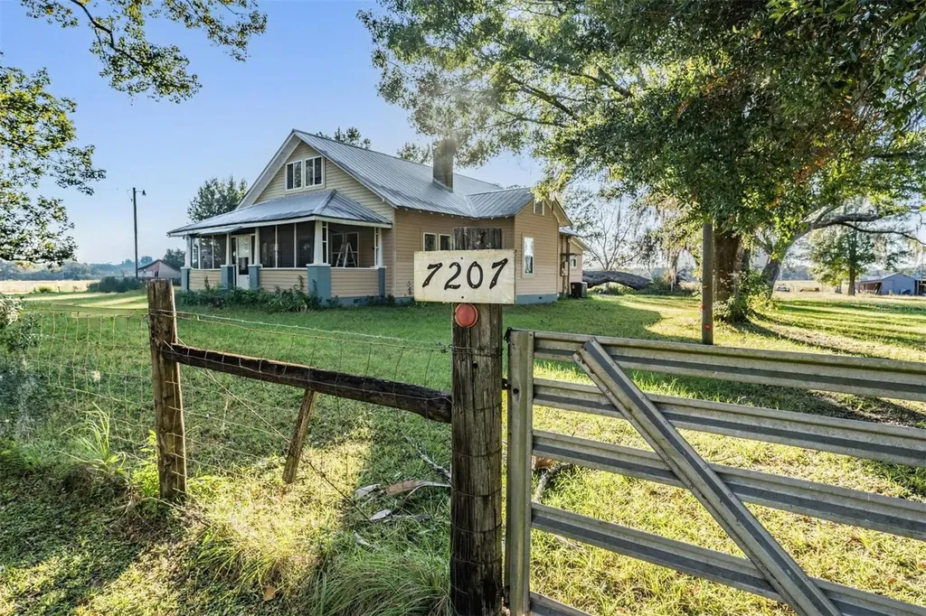 7207 Elwood Road Zephyrhills FL 33540