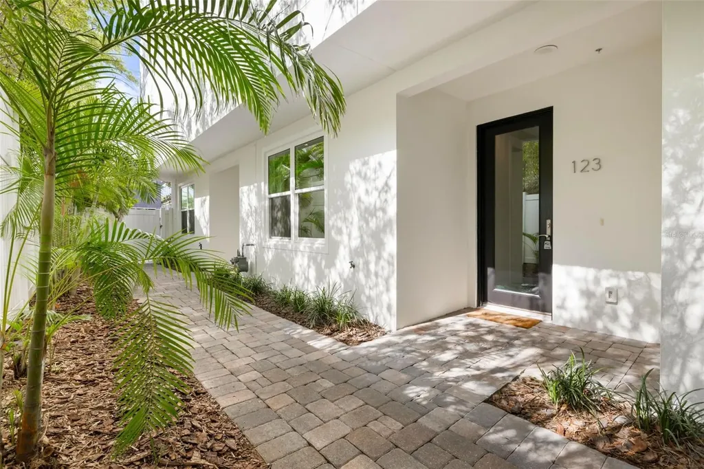 123 5th Avenue N St Petersburg FL 33701