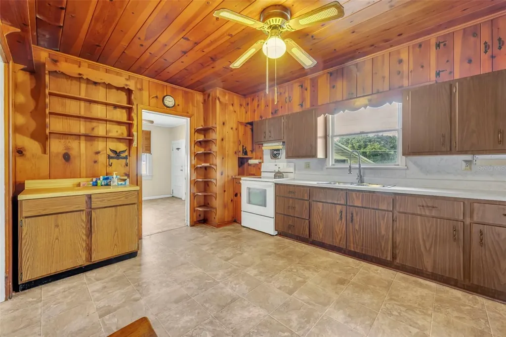 207 N Perkins Street Leesburg FL 34748
