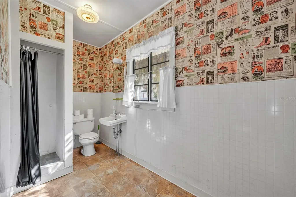 207 N Perkins Street Leesburg FL 34748