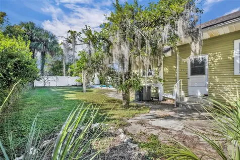 207 N Perkins Street Leesburg FL 34748
