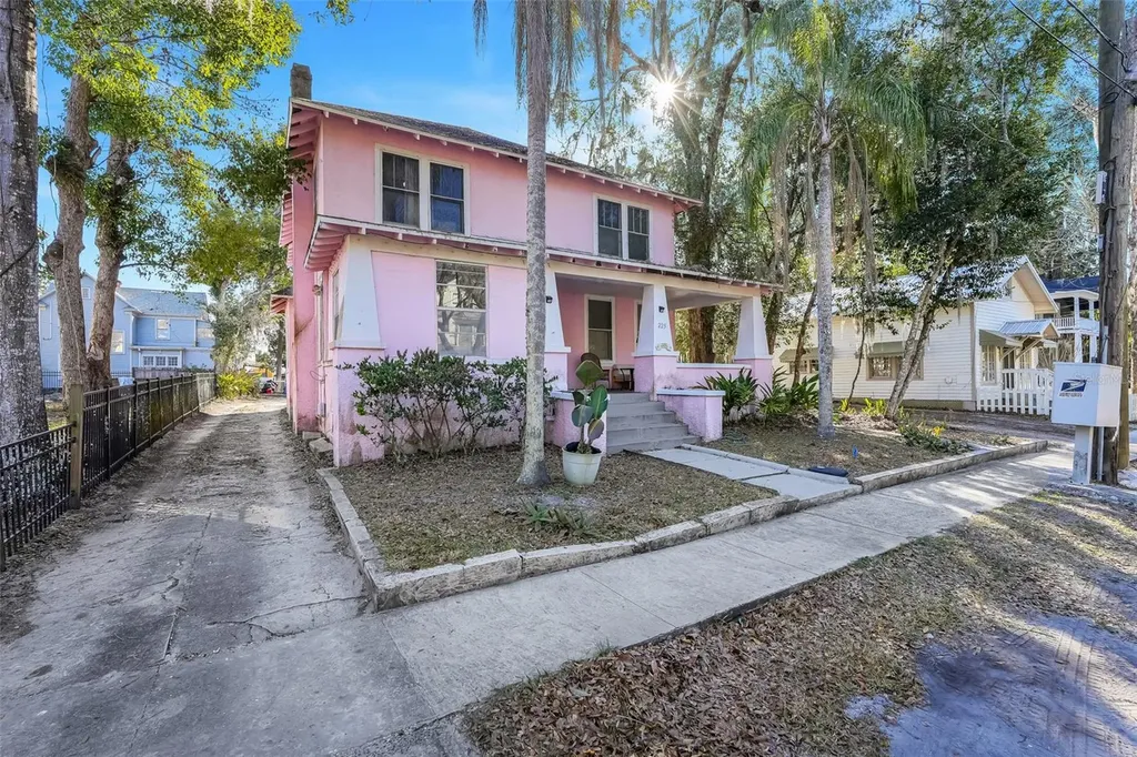 225 N Sans Souci Avenue Deland FL 32720