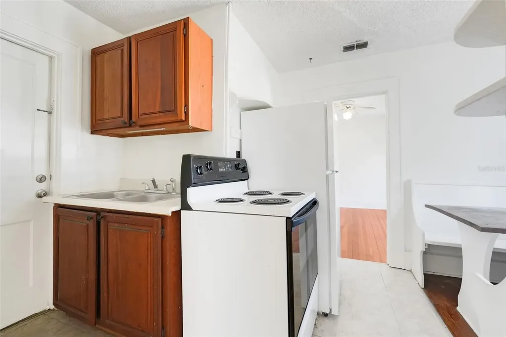 225 N Sans Souci Avenue Deland FL 32720