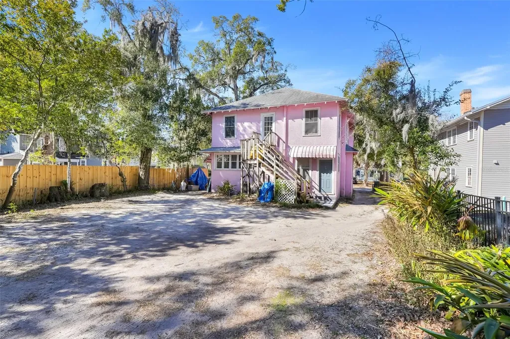 225 N Sans Souci Avenue Deland FL 32720