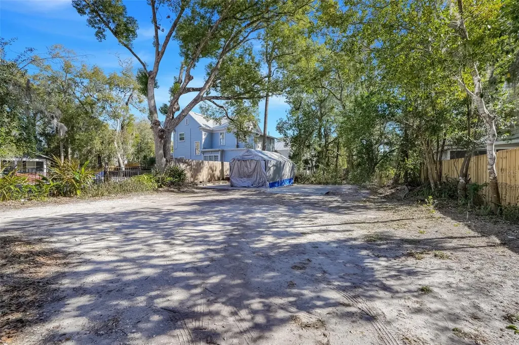 225 N Sans Souci Avenue Deland FL 32720