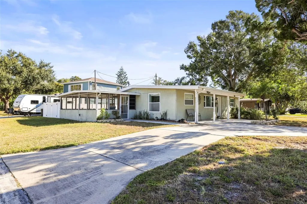 401 Davison Avenue NE St Petersburg FL 33703