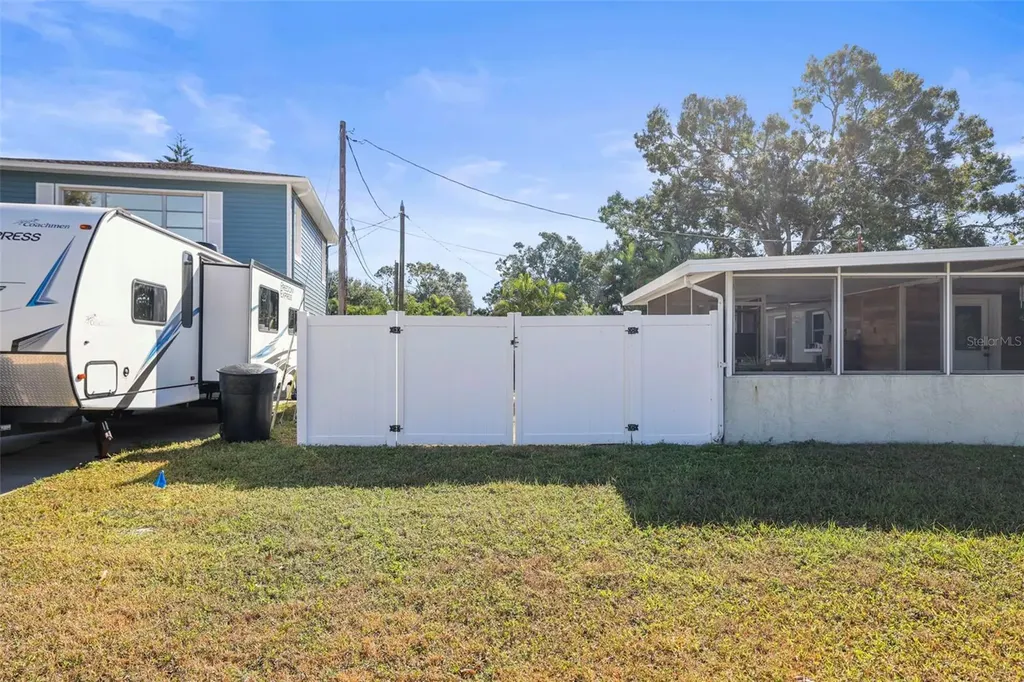 401 Davison Avenue NE St Petersburg FL 33703