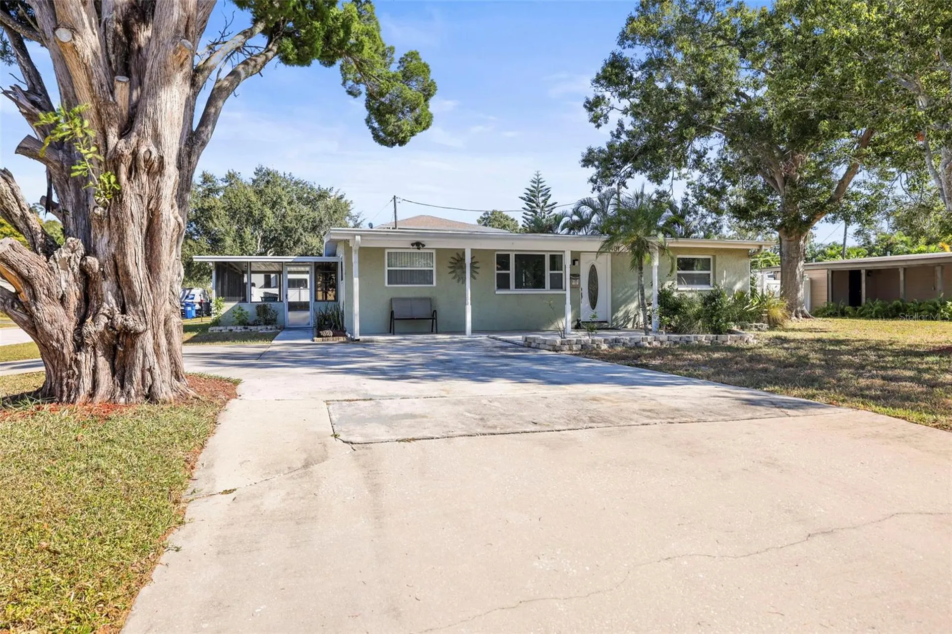 401 Davison Avenue NE St Petersburg FL 33703