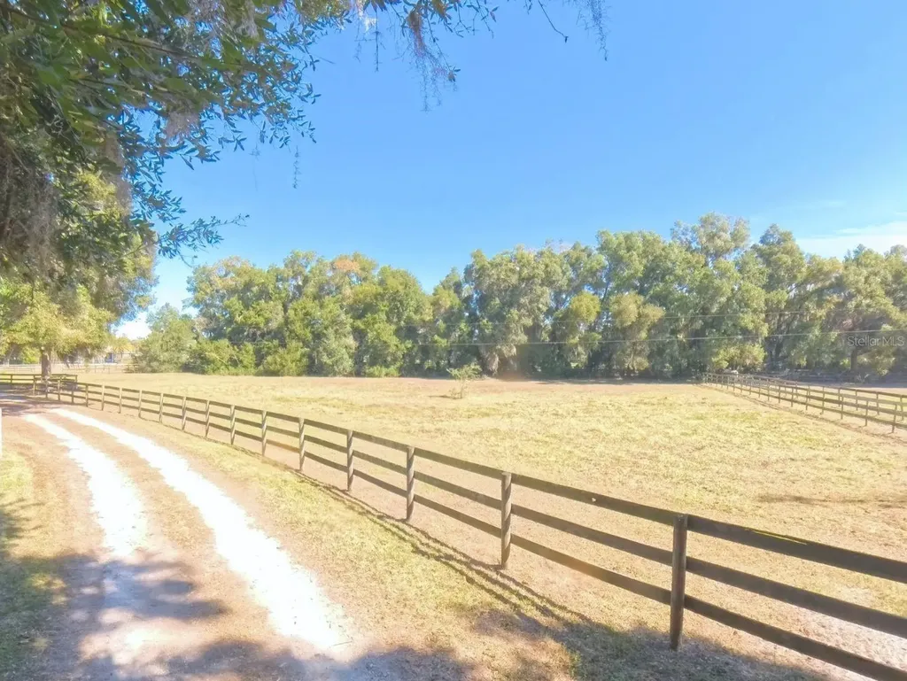 4540 W Highway 318 Citra FL 32113