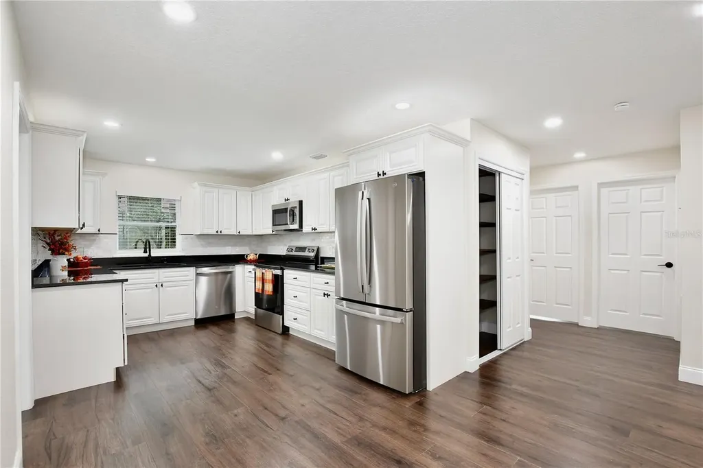 1255 Flint Trail Geneva FL 32732