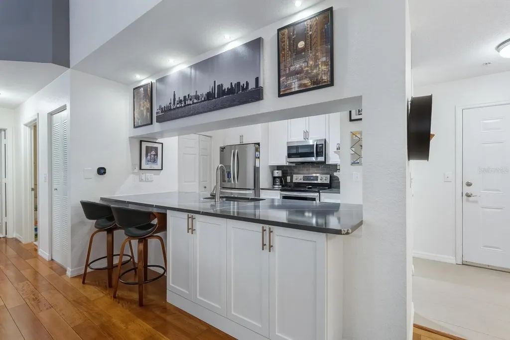 1064 N Tamiami Trail Sarasota FL 34236